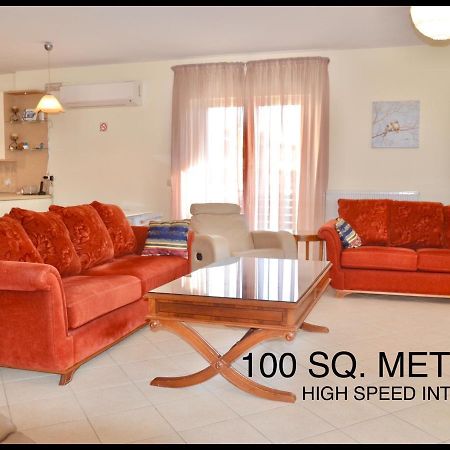 Giorgos Large Size Apartments -Family Friendly With Free Parking And Yard Views Iraklio Eksteriør bilde