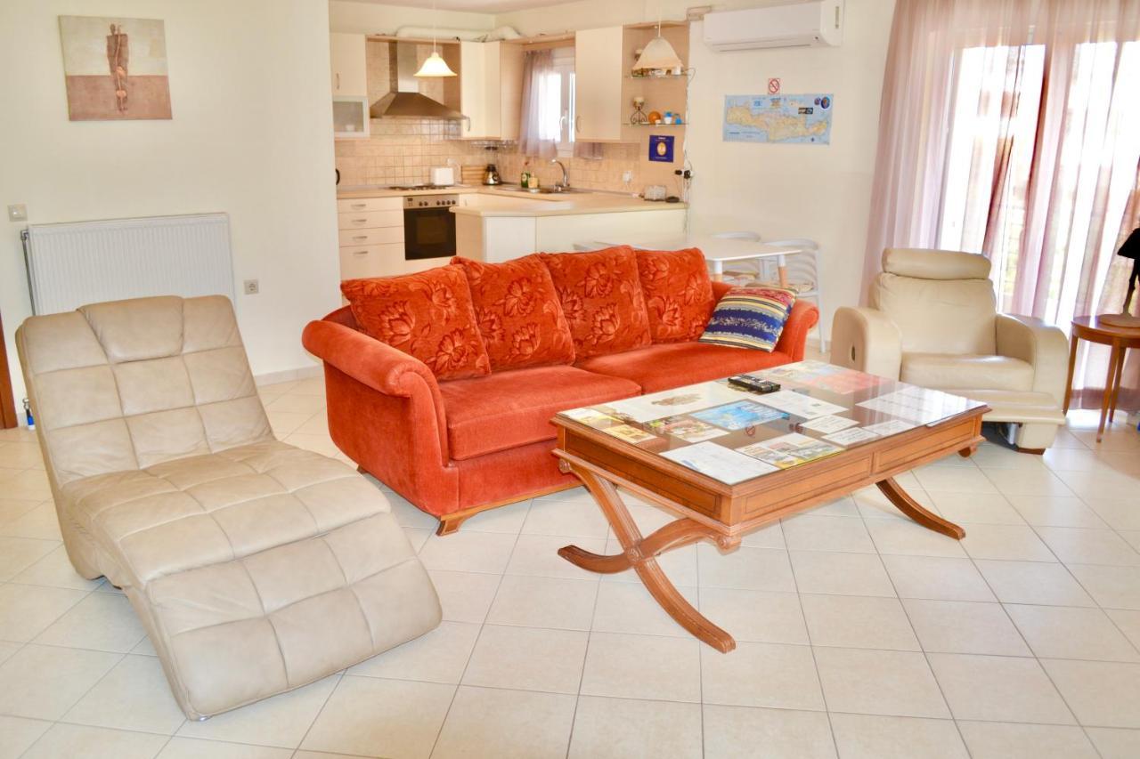 Giorgos Large Size Apartments -Family Friendly With Free Parking And Yard Views Iraklio Eksteriør bilde