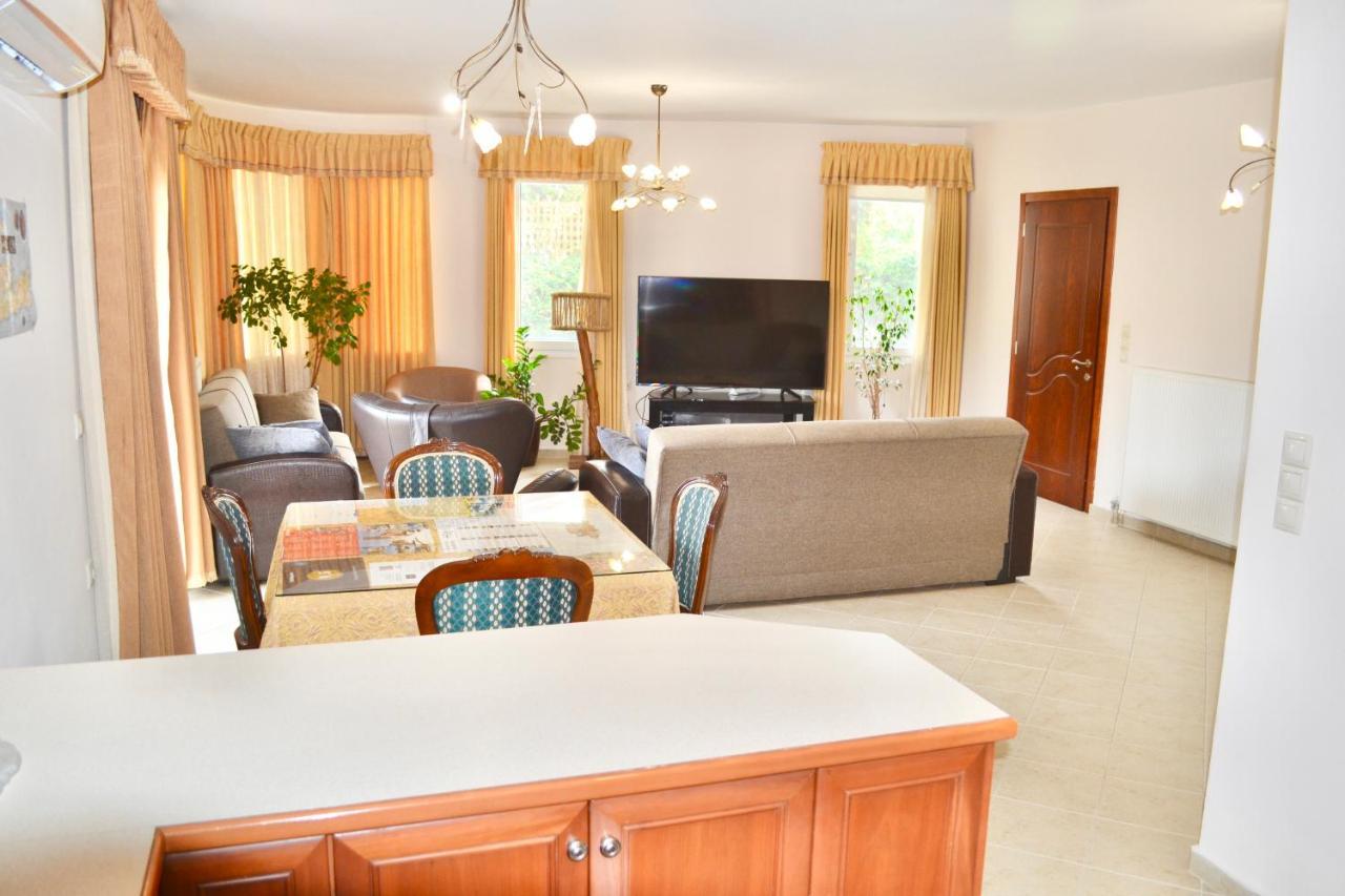 Giorgos Large Size Apartments -Family Friendly With Free Parking And Yard Views Iraklio Eksteriør bilde