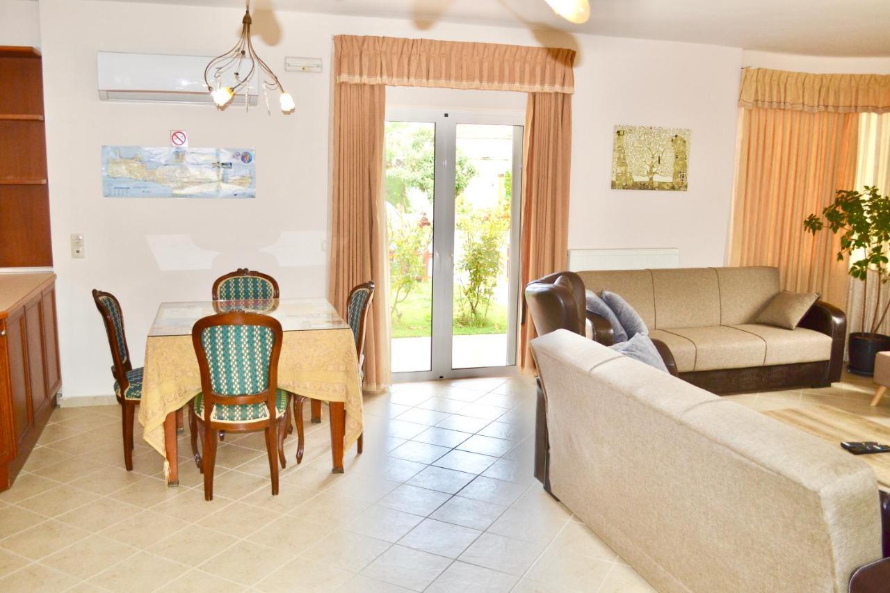 Giorgos Large Size Apartments -Family Friendly With Free Parking And Yard Views Iraklio Eksteriør bilde