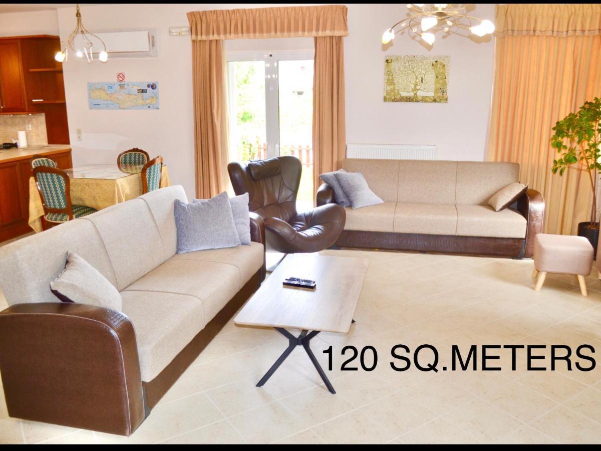 Giorgos Large Size Apartments -Family Friendly With Free Parking And Yard Views Iraklio Eksteriør bilde