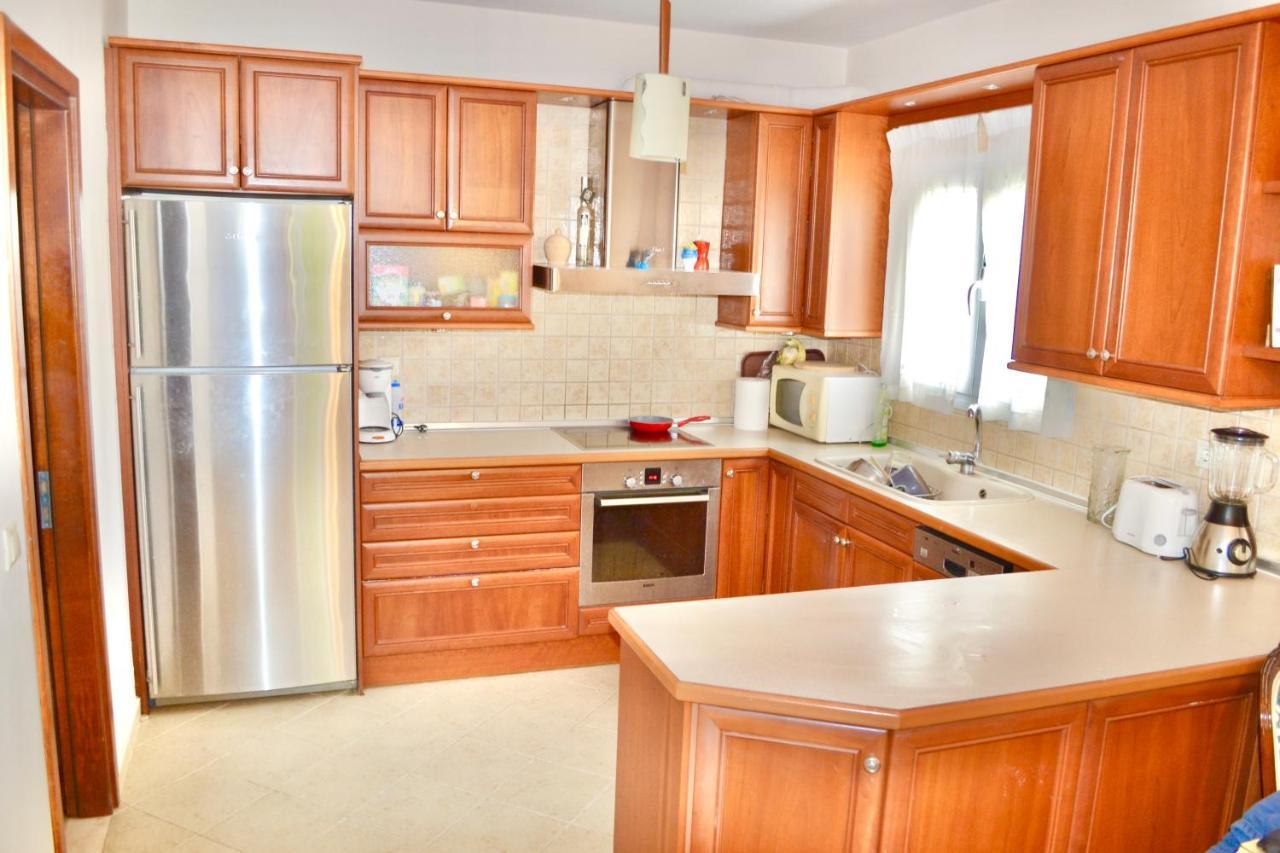 Giorgos Large Size Apartments -Family Friendly With Free Parking And Yard Views Iraklio Eksteriør bilde