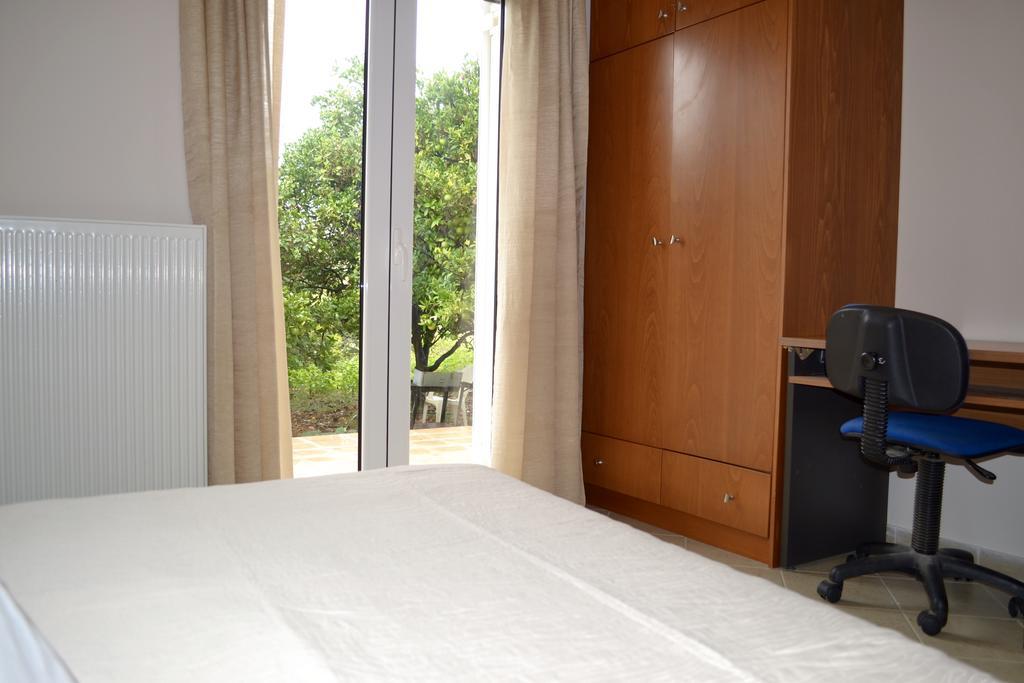 Giorgos Large Size Apartments -Family Friendly With Free Parking And Yard Views Iraklio Eksteriør bilde