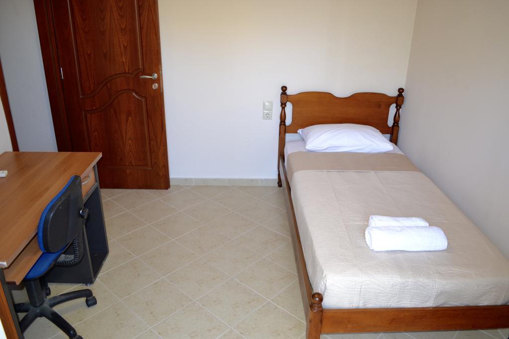 Giorgos Large Size Apartments -Family Friendly With Free Parking And Yard Views Iraklio Eksteriør bilde